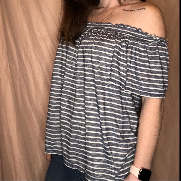 Max Studio off the shoulder top - Picture 4 of 5